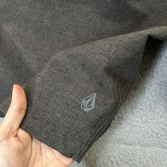 Volcom Shorts Mens 34 Gray Surf & Turf 4 Way Stretch Zip Pocket Hybrid Flat - Picture 10 of 13